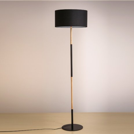 Stojací lampa CINDA Typ 21, černý hliník / vzor dřeva